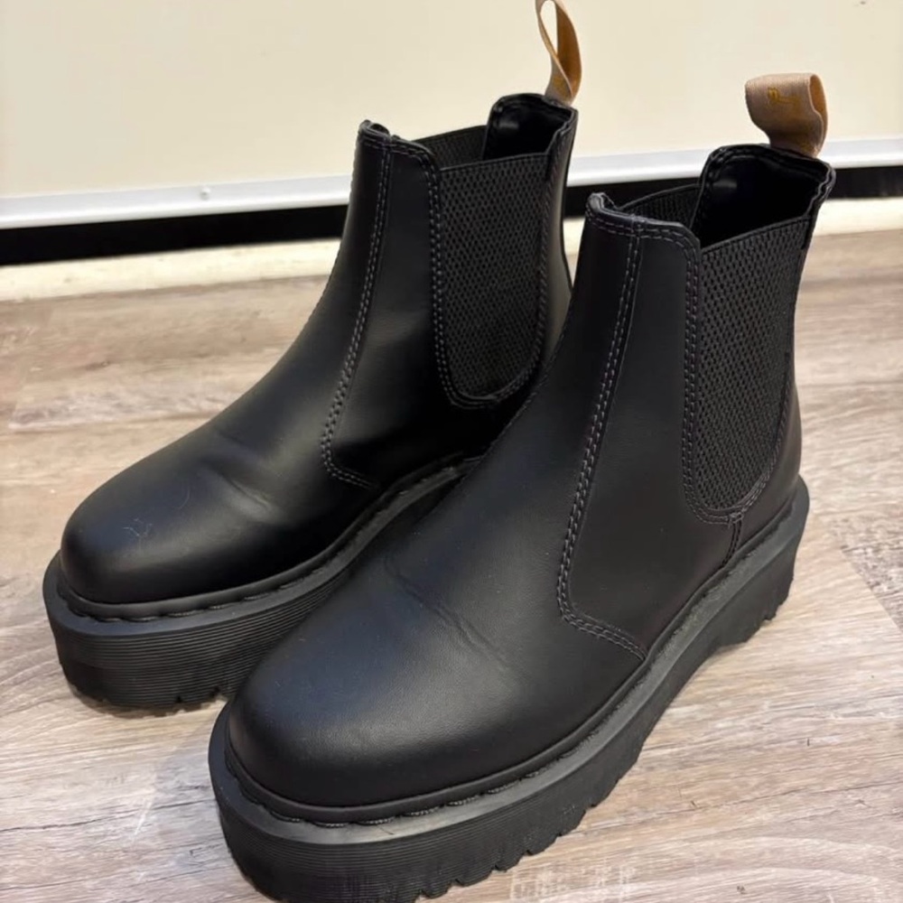 Dr. Martens Black platform Chelsea boot size 6